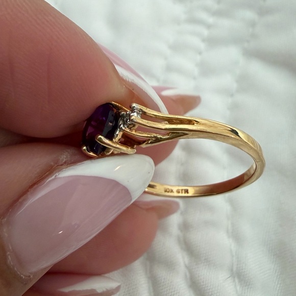 10k Gold Ring with heart amethyst Gemstone - Picture 3 of 8